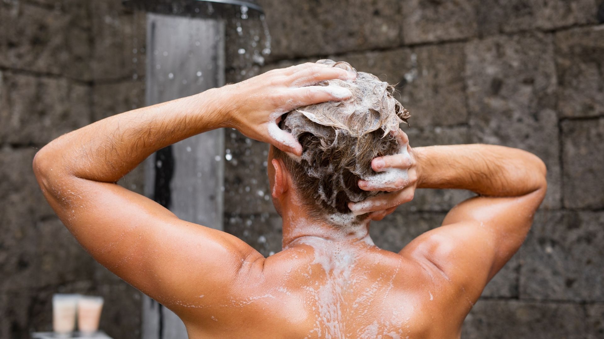 koppeling Traditie analogie De 9 Beste Shampoos Voor Mannen: Krullen en Haaruitval - BeautyGaze