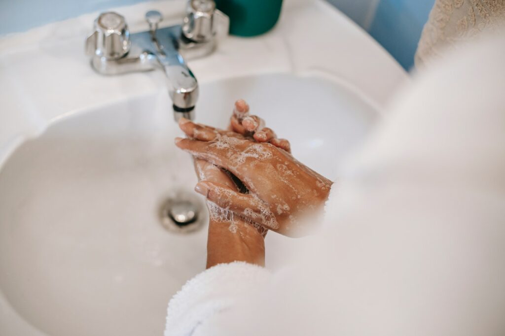 Handen wassen met handzeep

